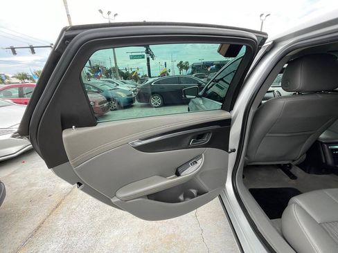 Used 2018 Chevrolet Impala LT FWD image 4