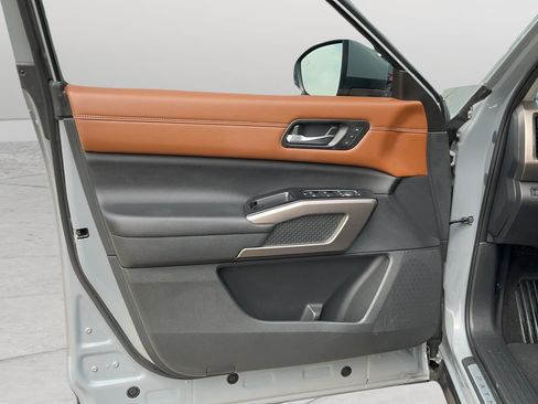 Used 2024 Nissan Pathfinder Platinum FWD image 18