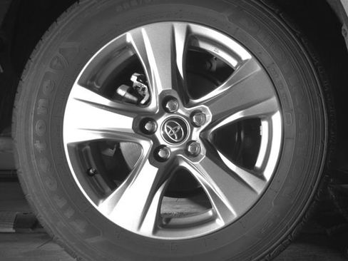 Used 2025 Toyota RAV4 XLE AWD/4WD image 14