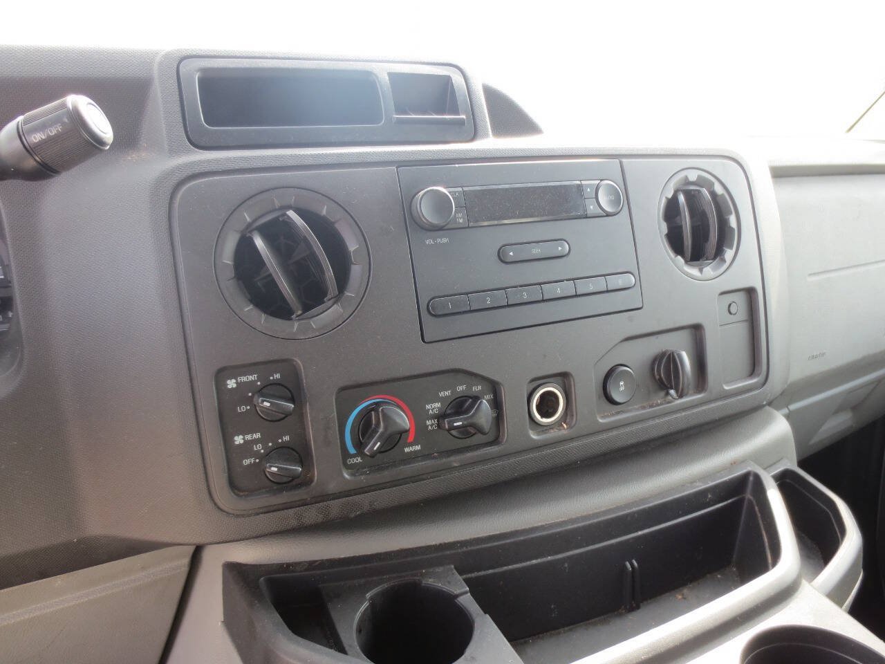 Used 2010 Ford E-350 and Econoline 350 XL RWD image 12