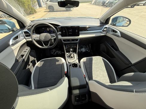 New 2026 Volkswagen Taos SE AWD/4WD image 9