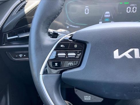 Used 2024 Kia Niro SX image 23