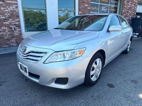 Used 2011 Toyota Camry LE FWD image 1