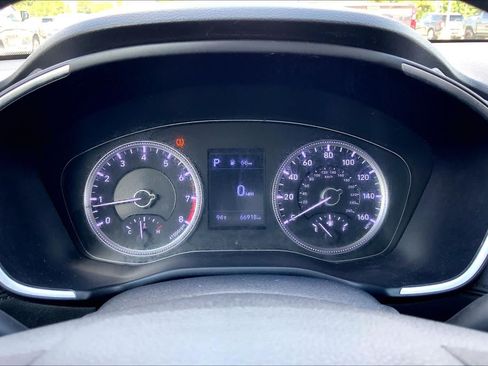 Used 2019 Hyundai Santa Fe SE FWD image 25