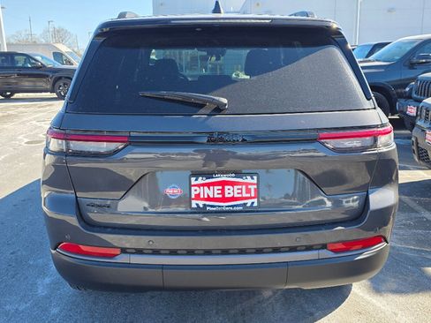 New 2026 Jeep Grand Cherokee Laredo image 10