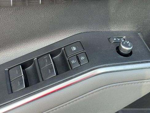 Used 2024 Toyota Highlander Platinum image 25