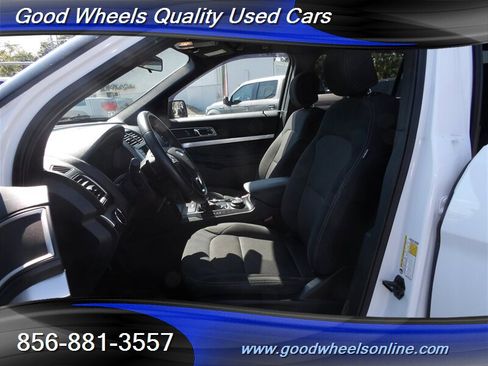 Used 2017 Ford Explorer XLT image 18