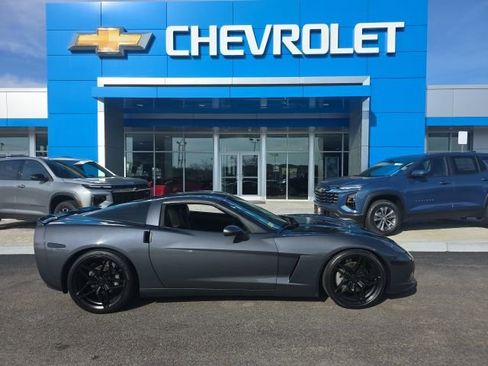 Used 2010 Chevrolet Corvette Coupe w/ 1LT image 2
