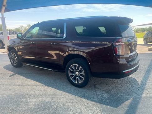 Used 2023 Chevrolet Suburban LT w/ Luxury Package RWD image 6
