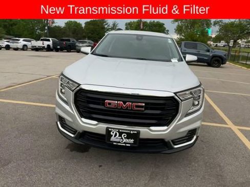 Used 2022 GMC Terrain SLE w/ Driver Convenience Package FWD image 3