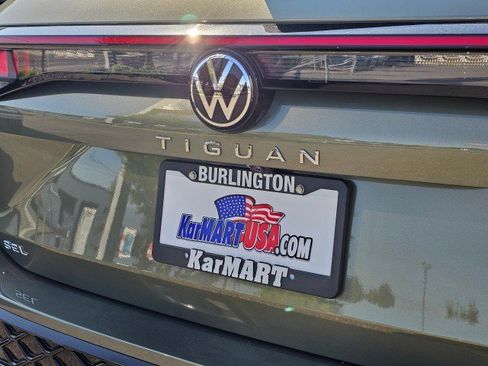 Used 2025 Volkswagen Tiguan SEL R-Line AWD/4WD image 16