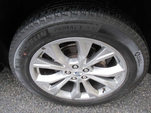 Used 2022 Ford Explorer XLT w/ Equipment Group 202A image 9