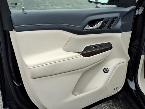 Certified 2023 GMC Acadia Denali w/ Denali Ultimate Package image 5