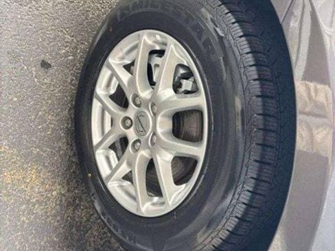 Used 2023 Chrysler Pacifica Touring-L FWD image 16