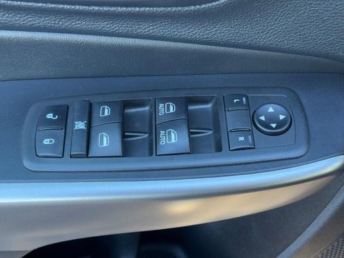 Used 2021 Jeep Cherokee Limited image 23