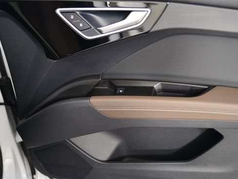 Certified 2025 Audi Q4 e-tron Premium w/ Convenience Package image 9