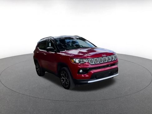 Used 2025 Jeep Compass Limited image 11