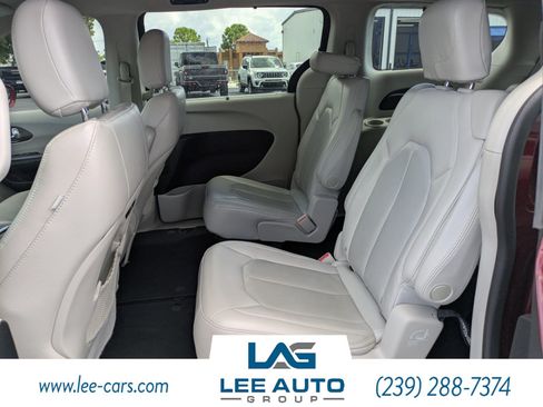 Used 2021 Chrysler Pacifica Touring-L FWD image 12