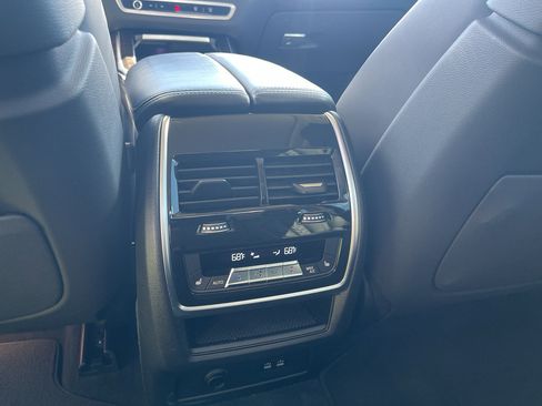 Used 2025 BMW X7 xDrive40i AWD/4WD image 34