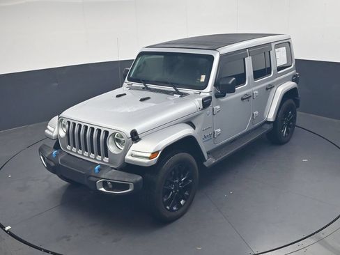 Used 2022 Jeep Wrangler Unlimited Sahara AWD/4WD image 32
