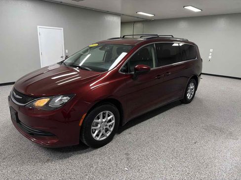 Used 2020 Chrysler Voyager Lxi image 7