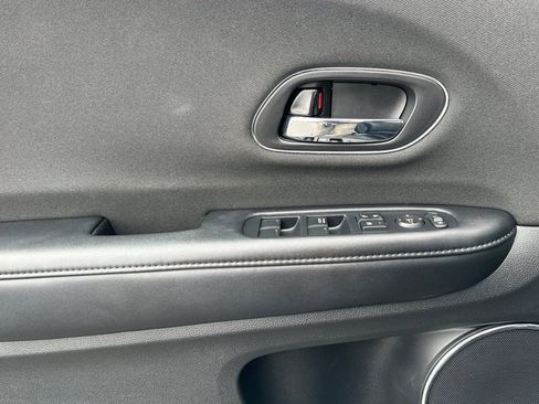 Used 2022 Honda HR-V EX image 11