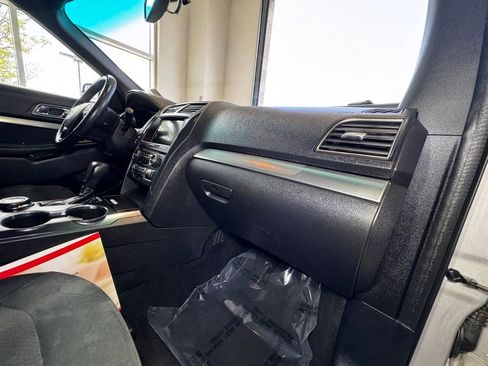 Used 2018 Ford Explorer XLT w/ Equipment Group 202A AWD/4WD image 54