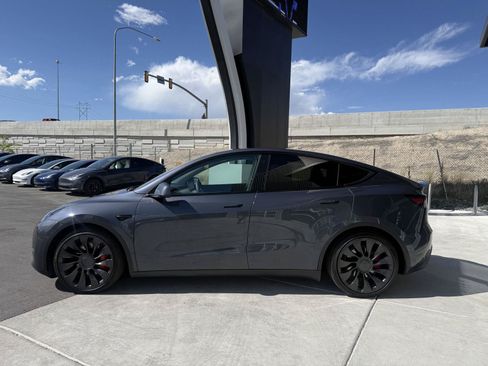 Used 2022 Tesla Model Y Performance AWD/4WD image 5