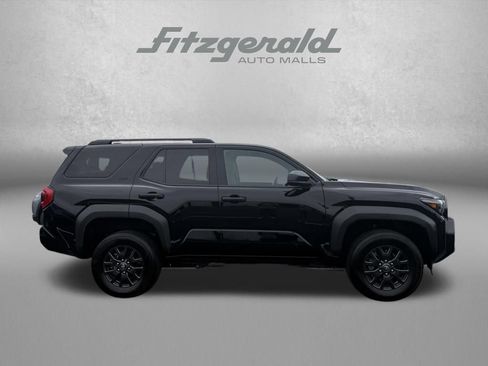 Used 2025 Toyota 4Runner SR5 AWD/4WD image 5