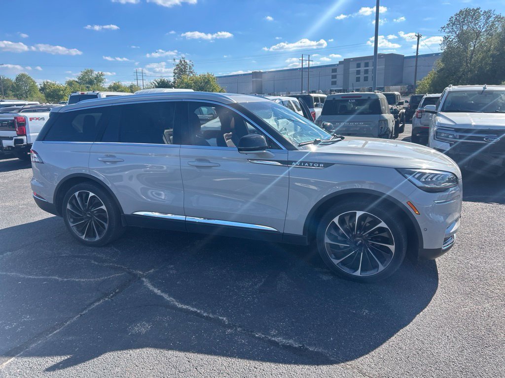 Used 2023 Lincoln Aviator Reserve w/ Equipment Group 201A RWD image 4