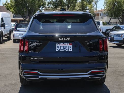 Used 2023 Kia Sorento S FWD image 8