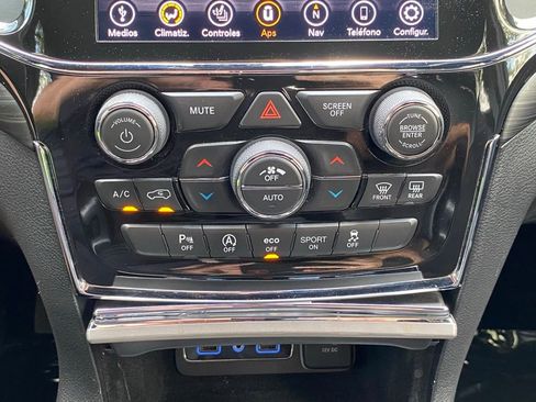 Used 2021 Jeep Grand Cherokee Laredo X image 24