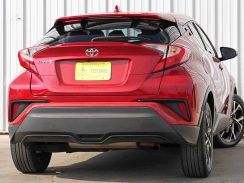 Used 2020 Toyota C-HR XLE image 4