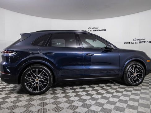 Used 2025 Porsche Cayenne image 4