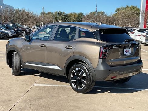 Used 2025 Nissan Kicks SV image 7
