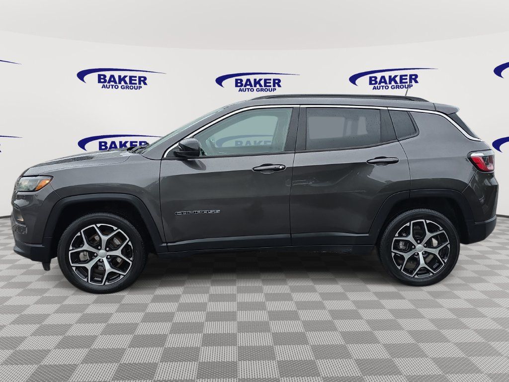 Used 2024 Jeep Compass Latitude AWD/4WD image 6