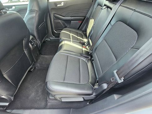 Used 2025 Ford Escape SE image 11
