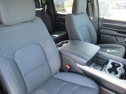 New 2026 RAM 1500 4x4 Crew Cab image 8