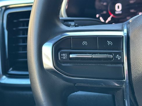 Used 2024 GMC Canyon Elevation image 30