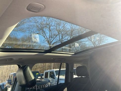 Used 2022 Jeep Grand Cherokee Limited image 13