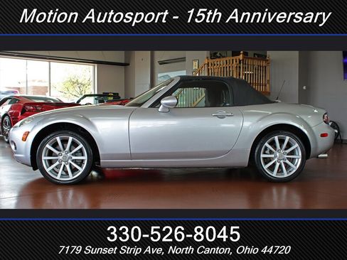 Used 2006 MAZDA MX-5 Miata Sport RWD image 7