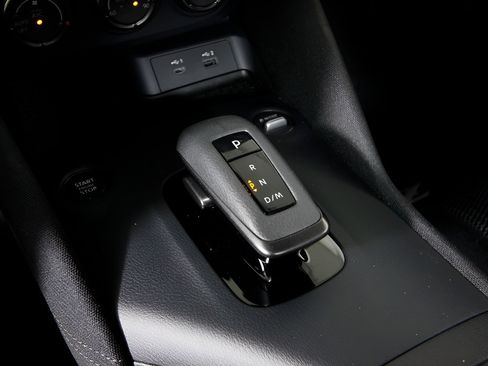 Used 2025 Nissan Z Sport w/ Floor Mat Package RWD image 27