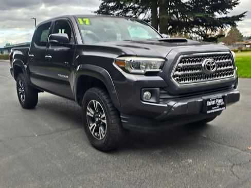 Used 2017 Toyota Tacoma SR5 image 7