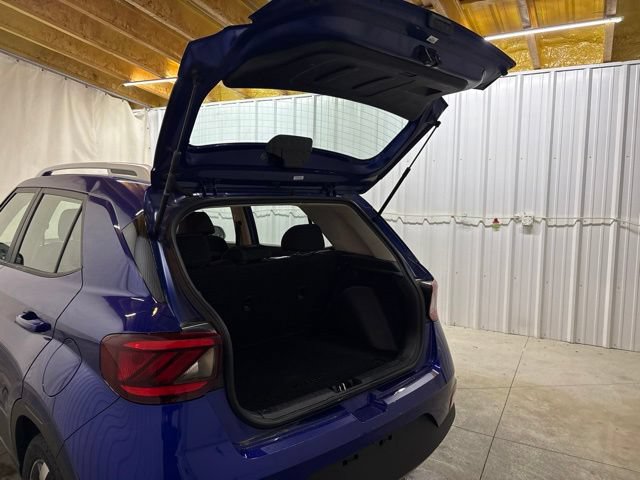 Used 2022 Hyundai Venue SEL FWD image 9