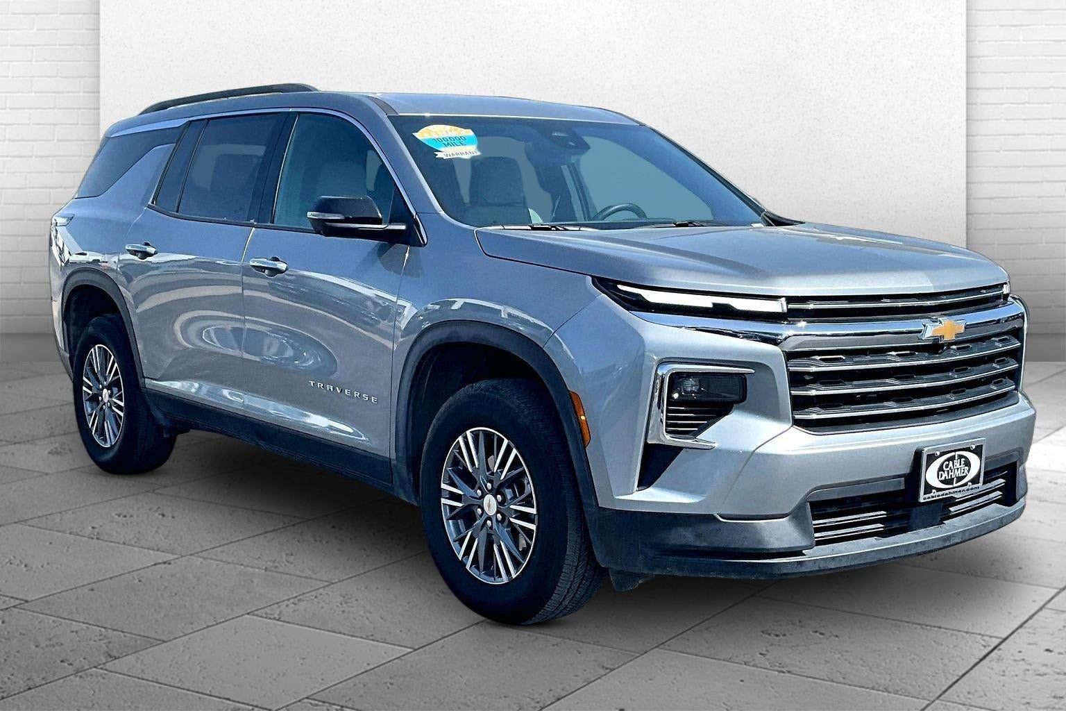 Used 2026 Chevrolet Traverse LT w/ Driver Confidence Package AWD/4WD image 1