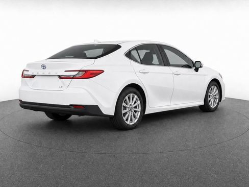 Used 2025 Toyota Camry LE FWD image 4
