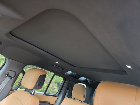 Used 2023 Land Rover Defender 110 image 22