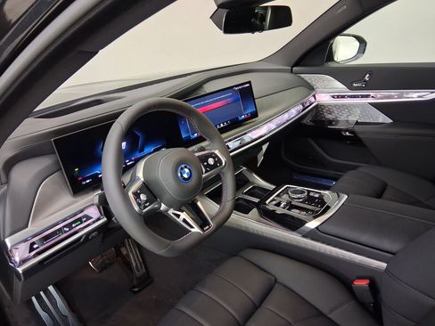 New 2026 BMW i7 M70 w/ Executive Package AWD/4WD image 2