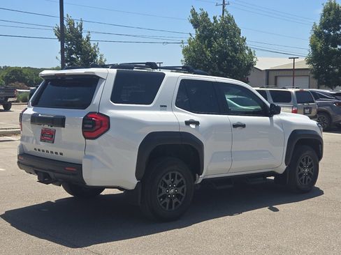 Certified 2025 Toyota 4Runner SR5 AWD/4WD image 5