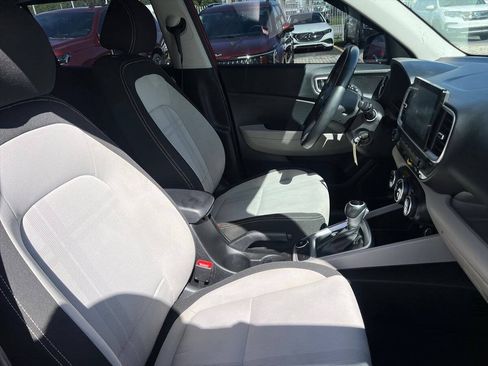 Used 2023 Hyundai Venue SEL FWD image 8